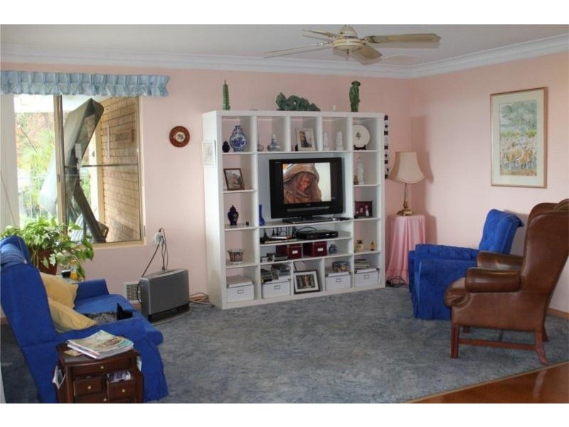 18 Chardonnay Grove, Mount Nasura WA 6112