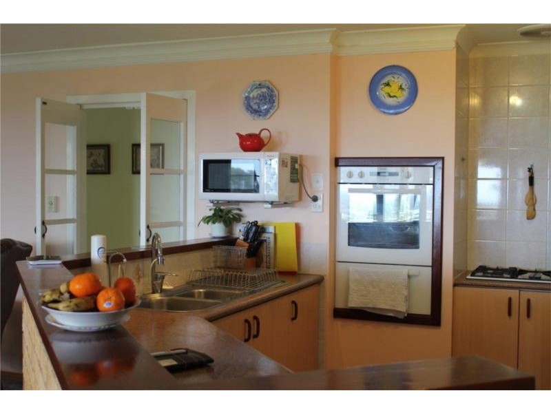 18 Chardonnay Grove, Mount Nasura WA 6112