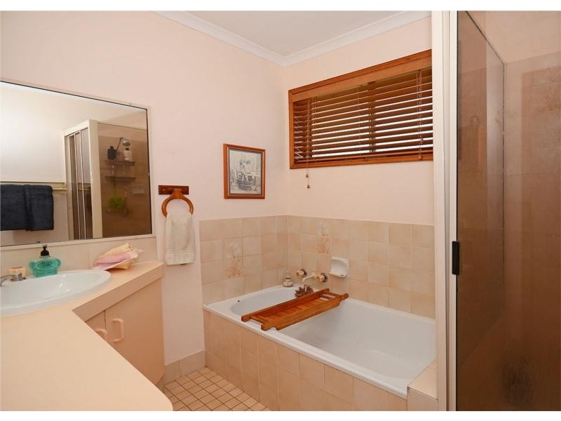 33 Park Street, Urangan QLD 4655