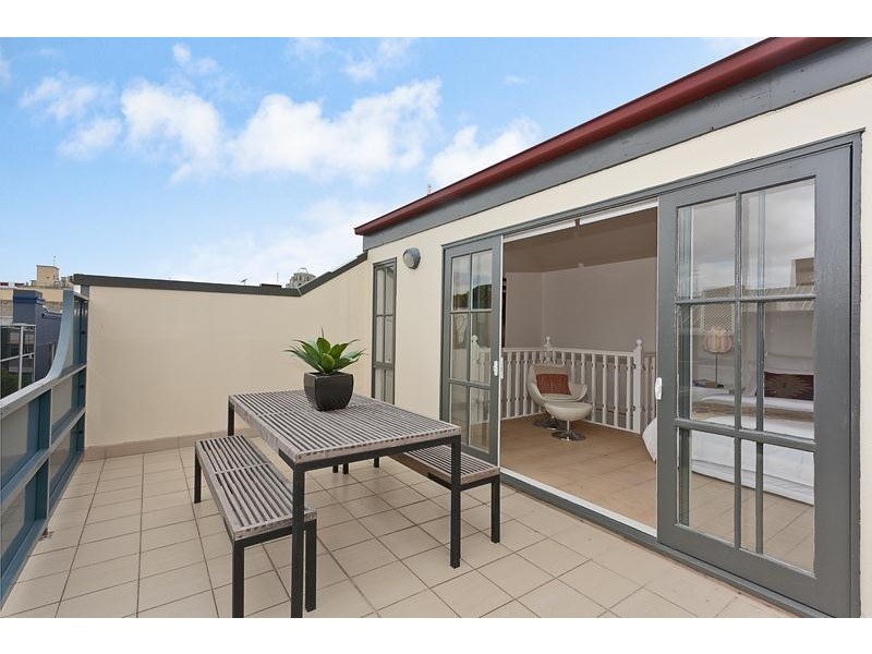 9 Kelvin Place, Carlton VIC 3053