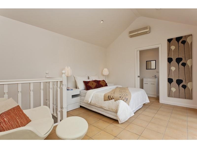 9 Kelvin Place, Carlton VIC 3053