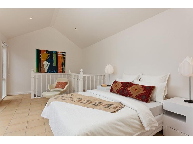 9 Kelvin Place, Carlton VIC 3053