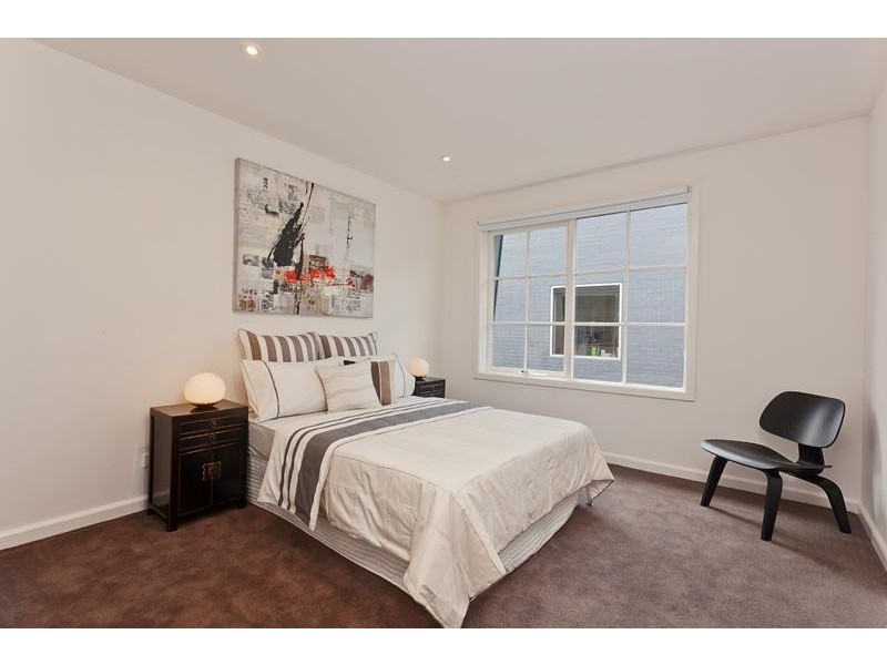 9 Kelvin Place, Carlton VIC 3053