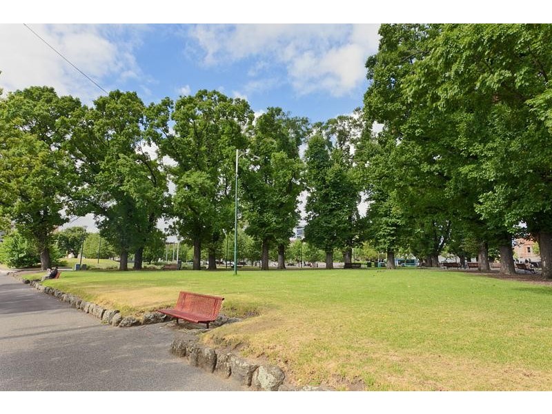 9 Kelvin Place, Carlton VIC 3053