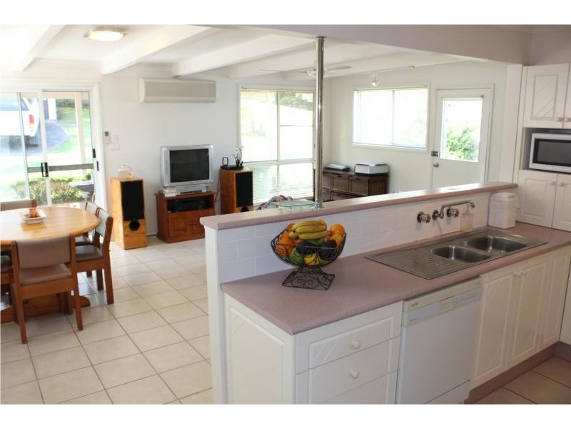 39 Albatross Road, Berkeley Vale NSW 2261