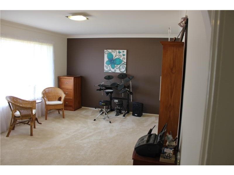 39 Albatross Road, Berkeley Vale NSW 2261