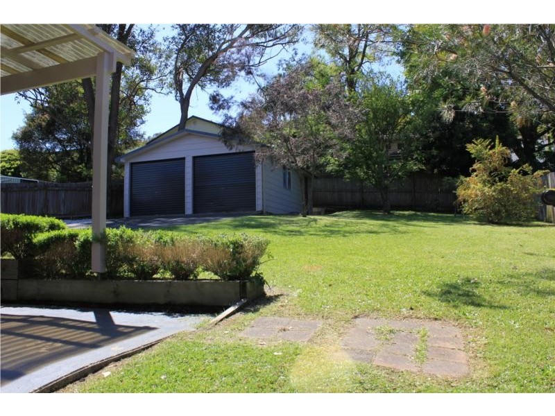 39 Albatross Road, Berkeley Vale NSW 2261