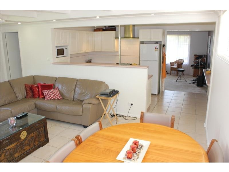 39 Albatross Road, Berkeley Vale NSW 2261