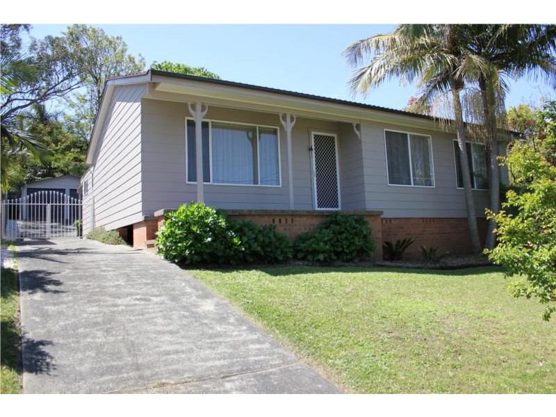 39 Albatross Road, Berkeley Vale NSW 2261