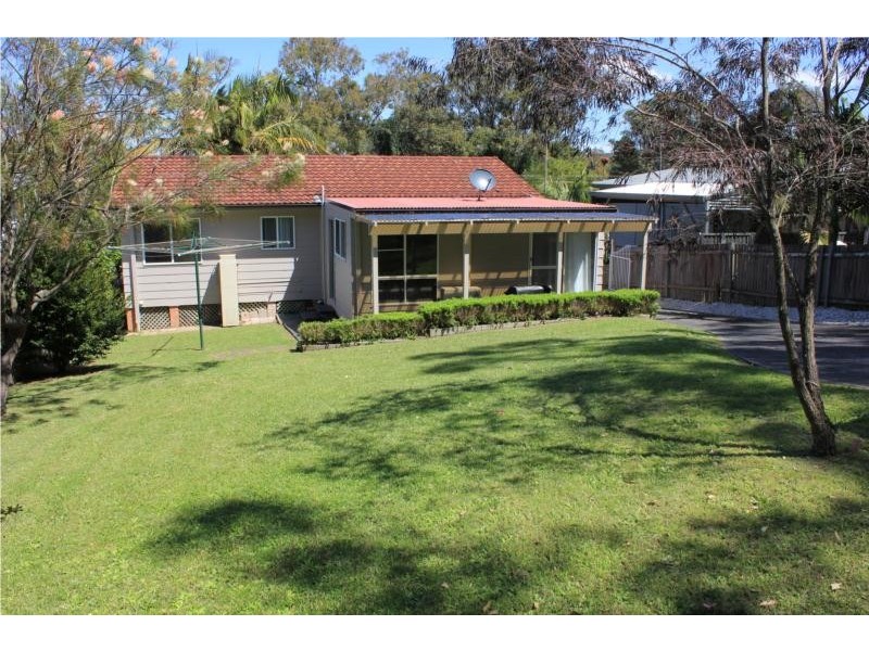 39 Albatross Road, Berkeley Vale NSW 2261