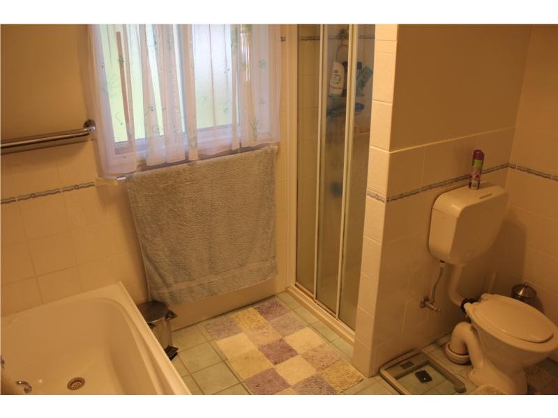 39 Albatross Road, Berkeley Vale NSW 2261