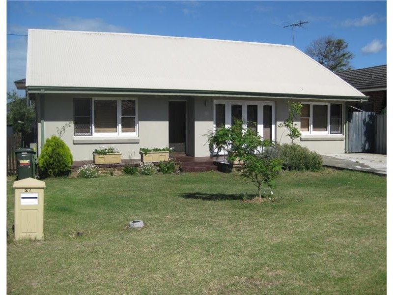 27 Latham Street, Alfred Cove WA 6154