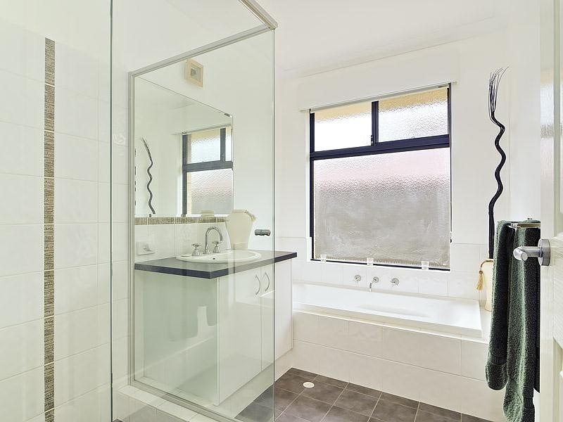 10 Saxon Link, Aveley WA 6069