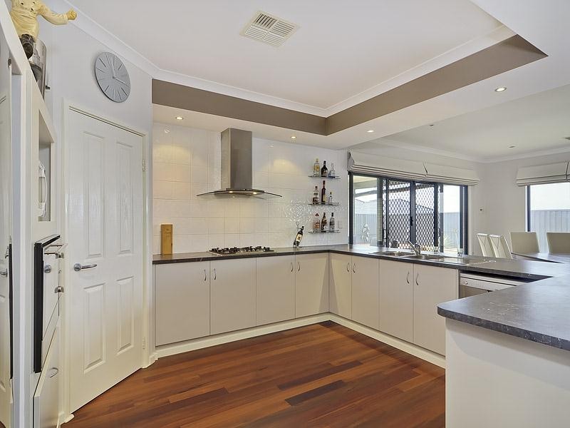 10 Saxon Link, Aveley WA 6069