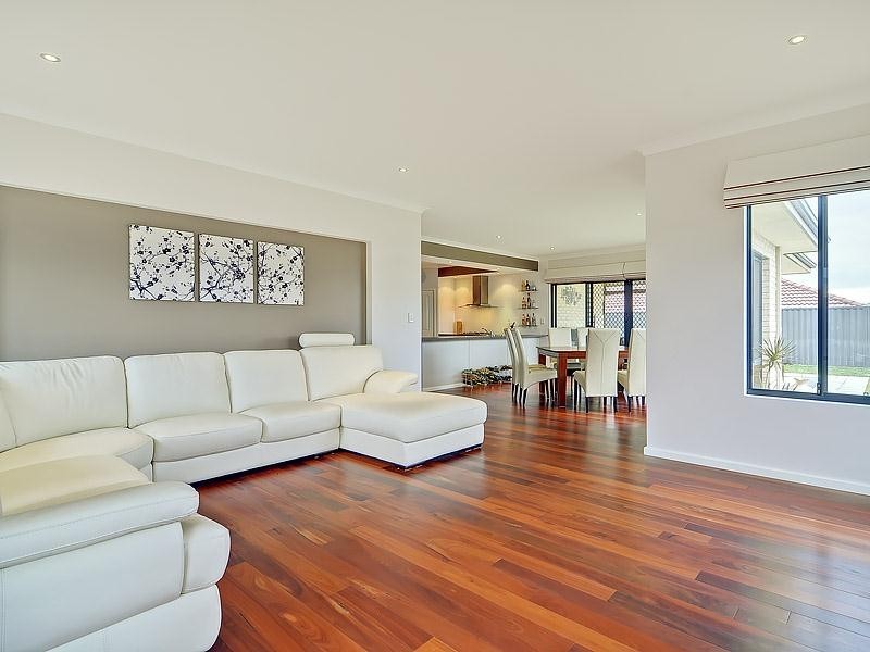 10 Saxon Link, Aveley WA 6069