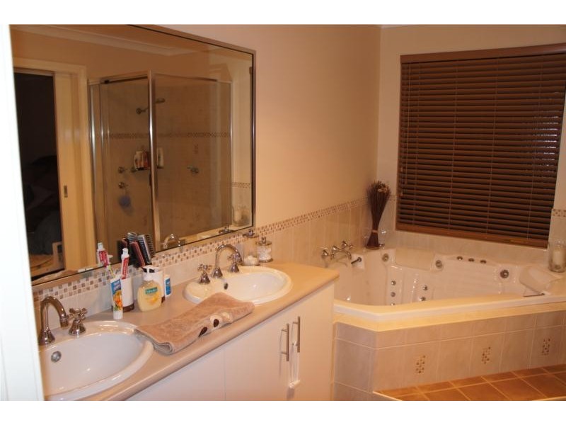 11 Vitali Crescent, Somerville WA 6430