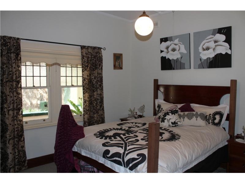 14 Price Avenue, Lower Mitcham SA 5062
