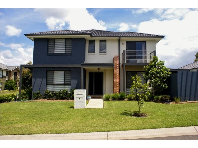 7 Hadlow Avenue, Glenfield NSW 2167
