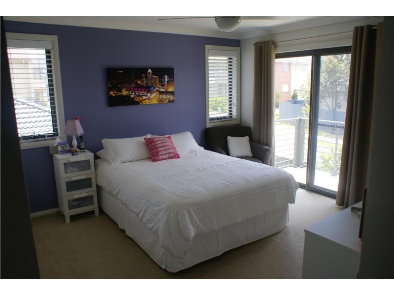 7 Hadlow Avenue, Glenfield NSW 2167