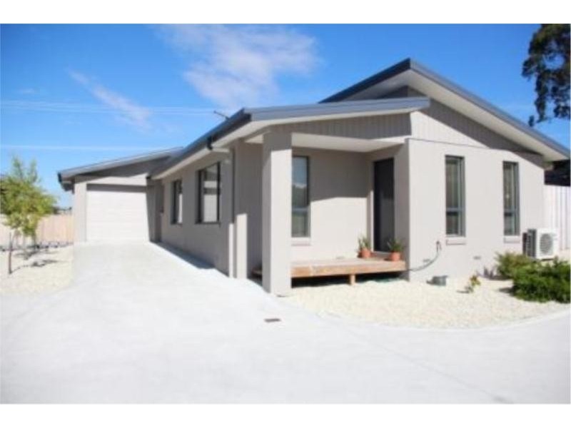 2 Lomandra Drive, Blackmans Bay TAS 7052