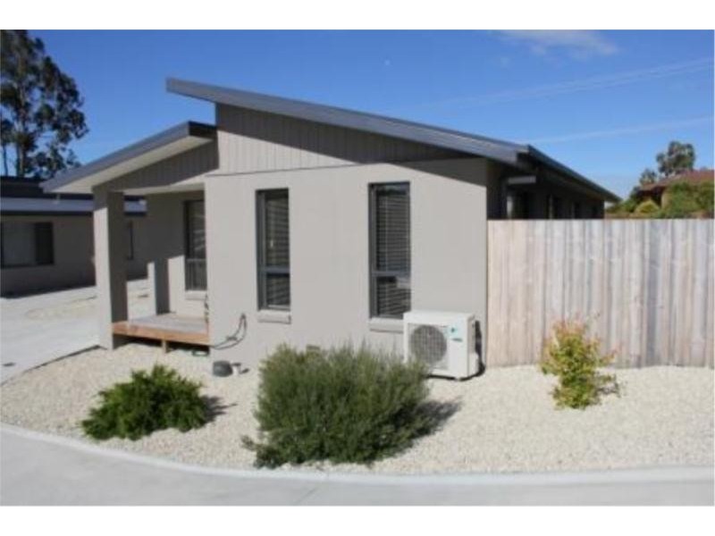 2 Lomandra Drive, Blackmans Bay TAS 7052