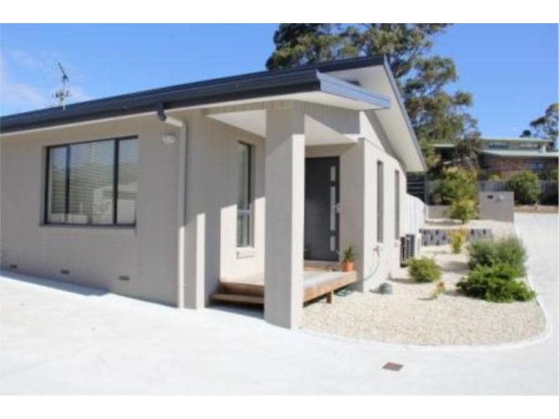 2 Lomandra Drive, Blackmans Bay TAS 7052