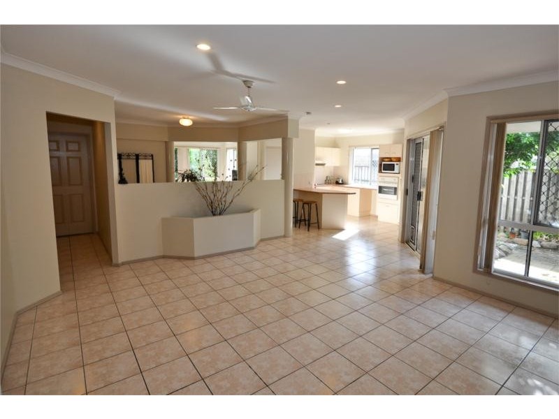 33 Dartmouth Court, Varsity Lakes QLD 4227