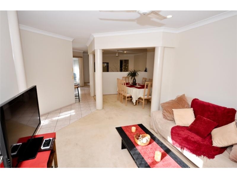 33 Dartmouth Court, Varsity Lakes QLD 4227