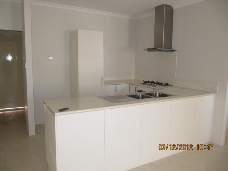 8 Kenton Way, Rockingham WA 6168