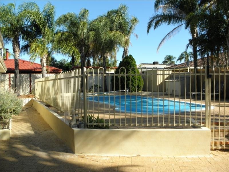 23 Forest Crescent, Thornlie WA 6108