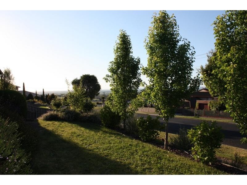 32 Scorpio Drive, Moe VIC 3825