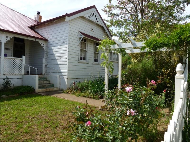 1 Moura Street, Manildra NSW 2865