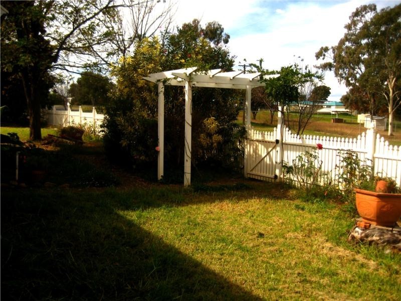 1 Moura Street, Manildra NSW 2865