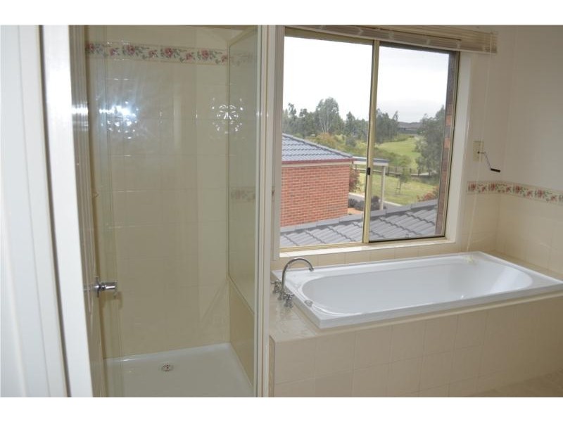 2 HONEYEATER COURT, Tarneit VIC 3029