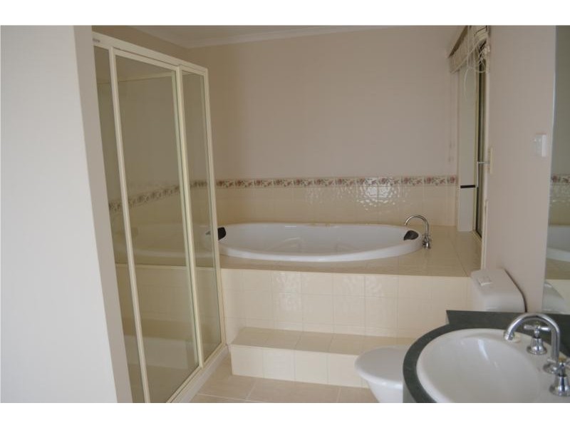 2 HONEYEATER COURT, Tarneit VIC 3029