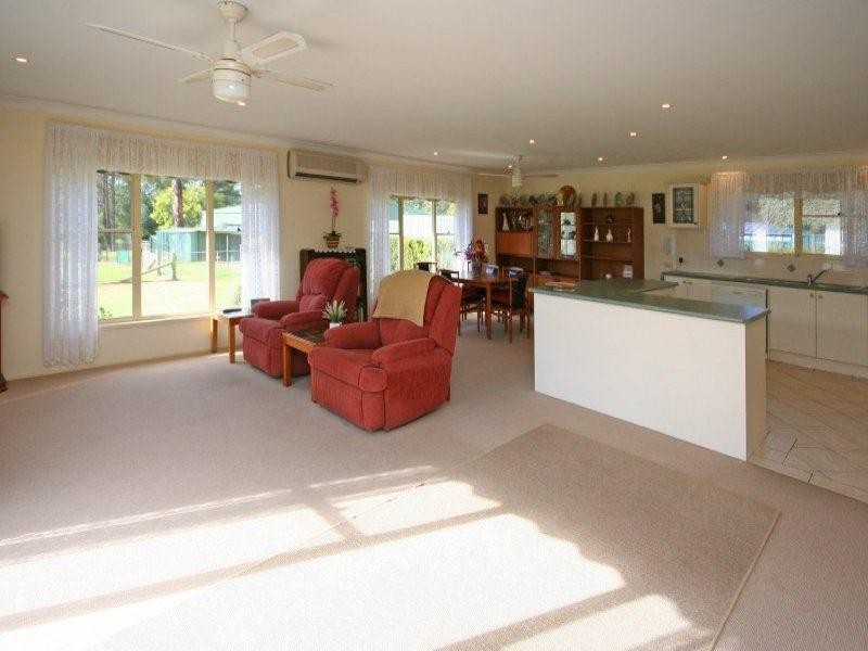 61 Kundabung street, Belimbla Park NSW 2570