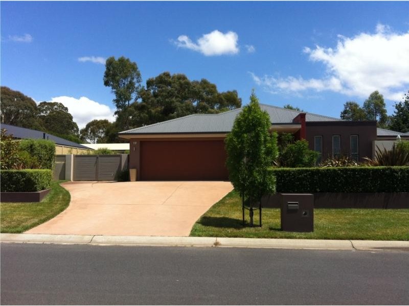 12 Surveyors Way, Lithgow NSW 2790