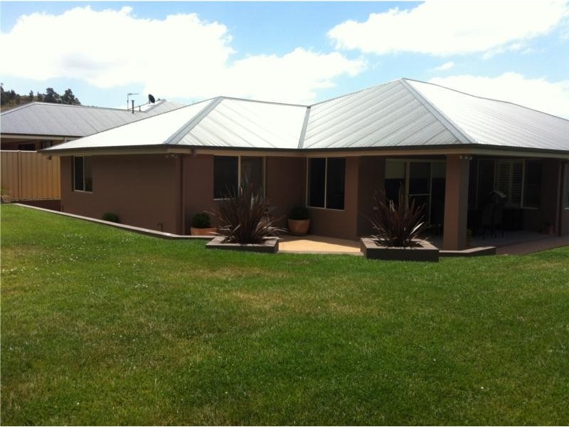 12 Surveyors Way, Lithgow NSW 2790