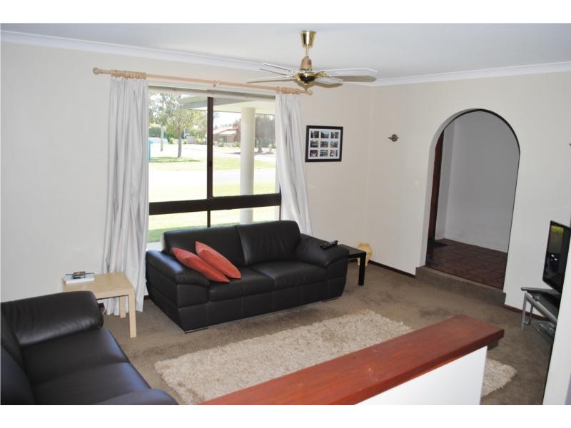 11 Perry Place, East Bunbury WA 6230