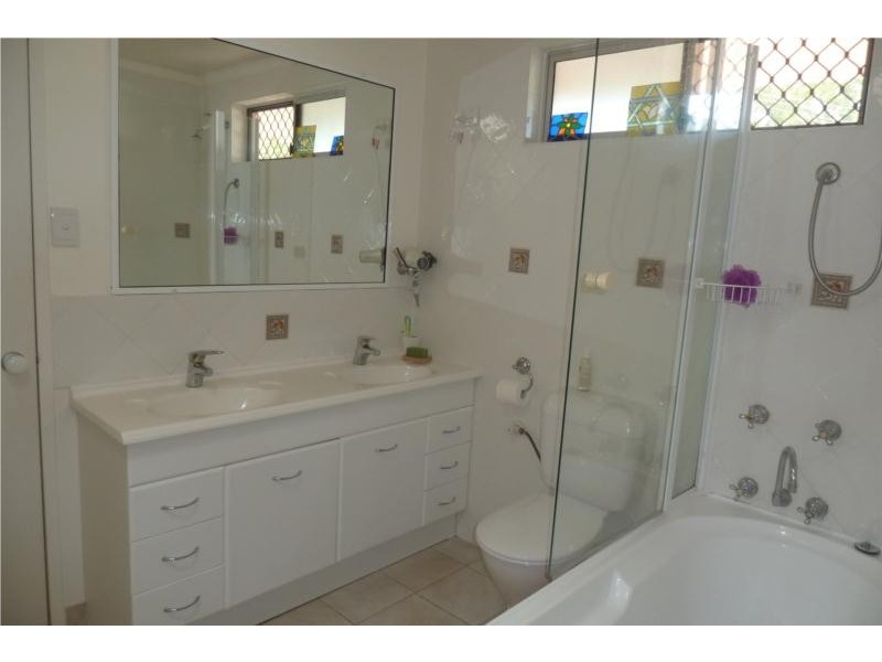 6 BASALT STREET, Brinsmead QLD 4870
