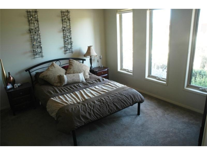 16 Taig Avenue, Kialla VIC 3631