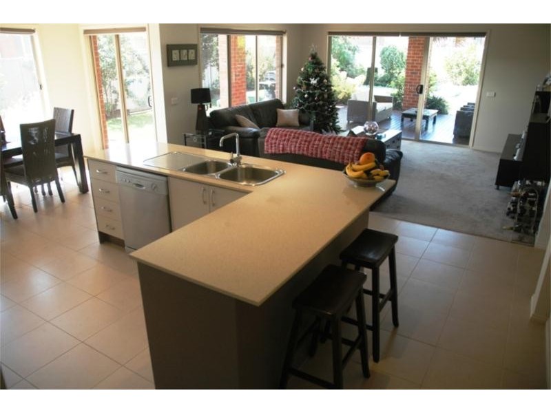 16 Taig Avenue, Kialla VIC 3631