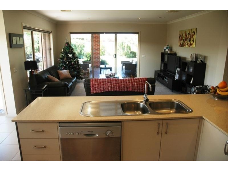 16 Taig Avenue, Kialla VIC 3631