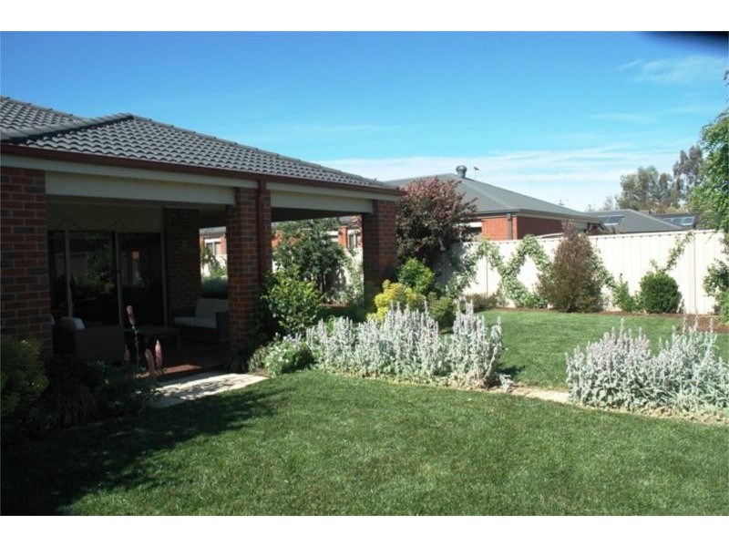 16 Taig Avenue, Kialla VIC 3631