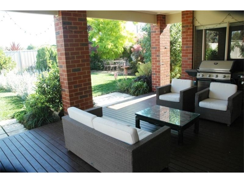 16 Taig Avenue, Kialla VIC 3631