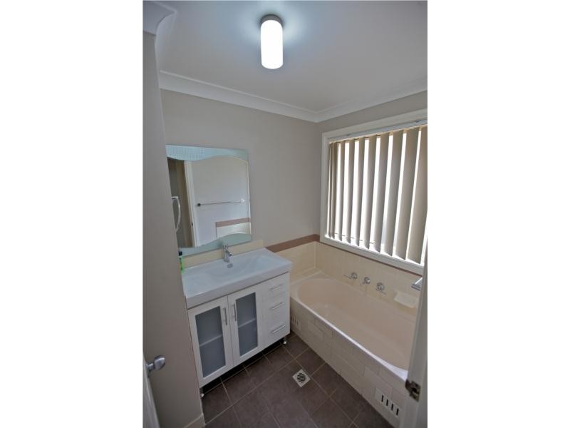 66a Explorers Way, St Clair NSW 2759