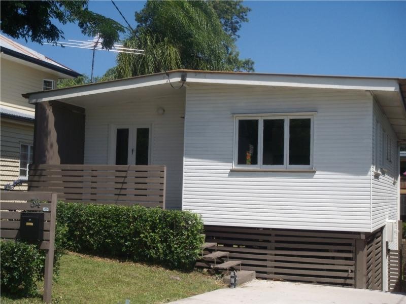 34 Boronia Avenue, Holland Park West QLD 4121