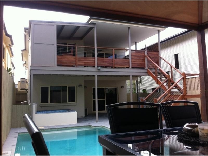 16 Cedar Street, Wynnum QLD 4178