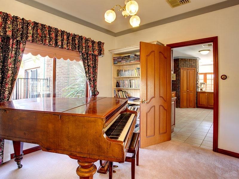 22 Valley View Drive, Mclaren Vale SA 5171