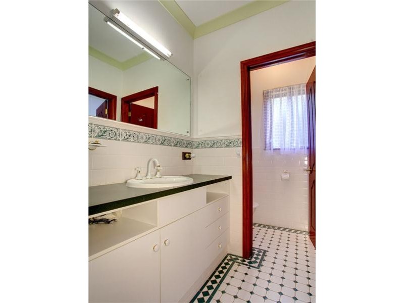 22 Valley View Drive, Mclaren Vale SA 5171